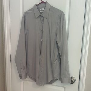 Calvin Klein Men's Light Gray Button-Down Dress Shirt